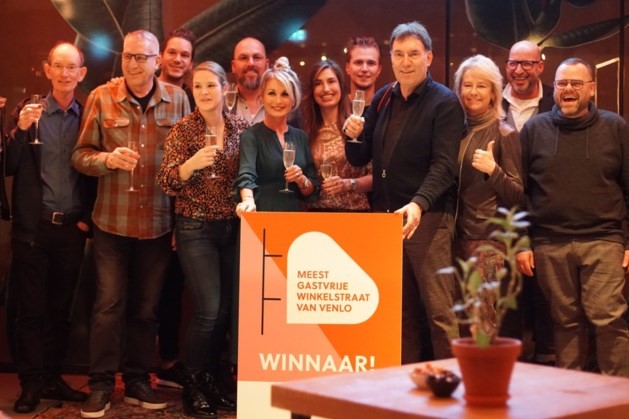 20200115 Ondernemers Gasthuisstraat toasten op de overwinning_ foto Venlo Partners