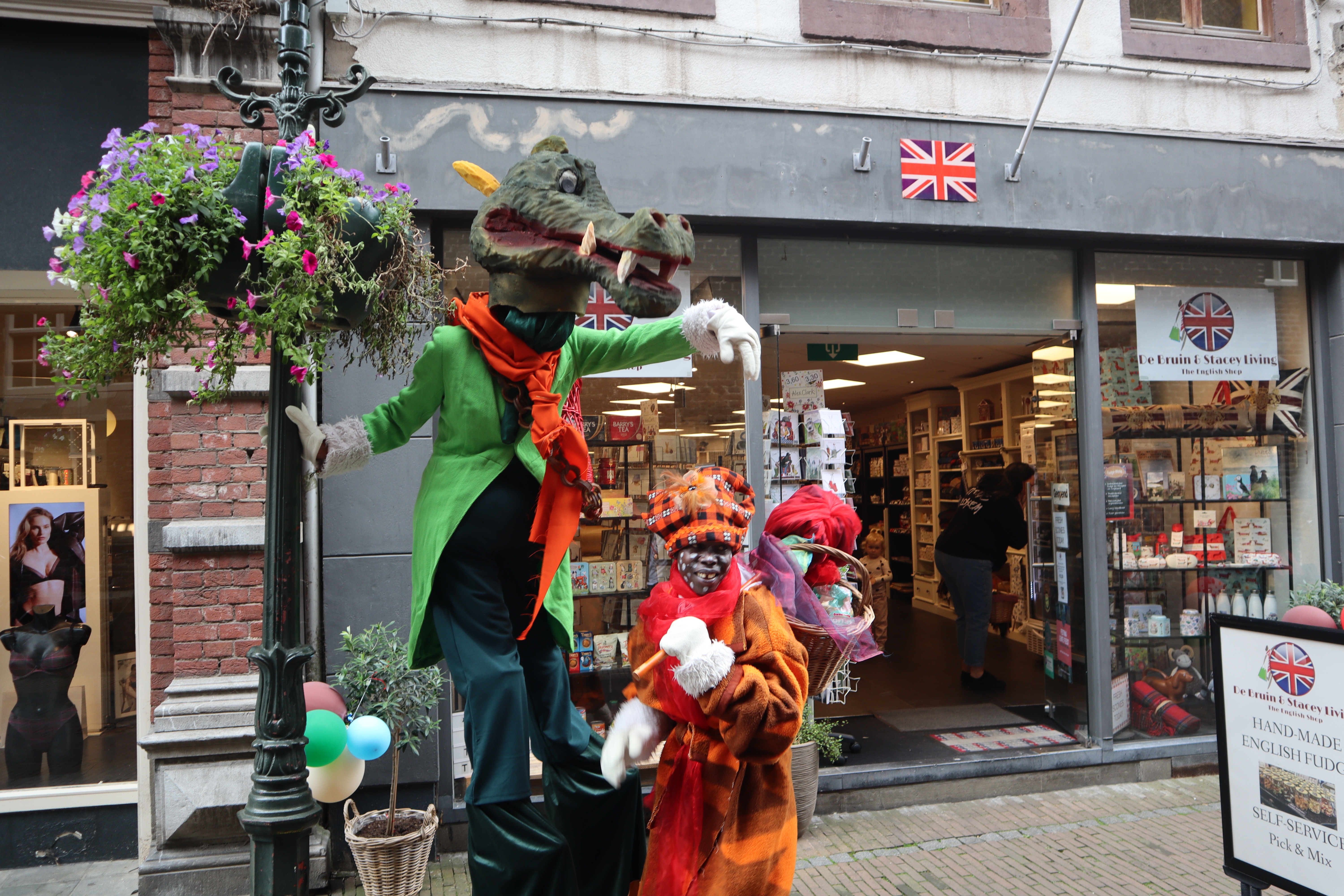 straattheater op stelten